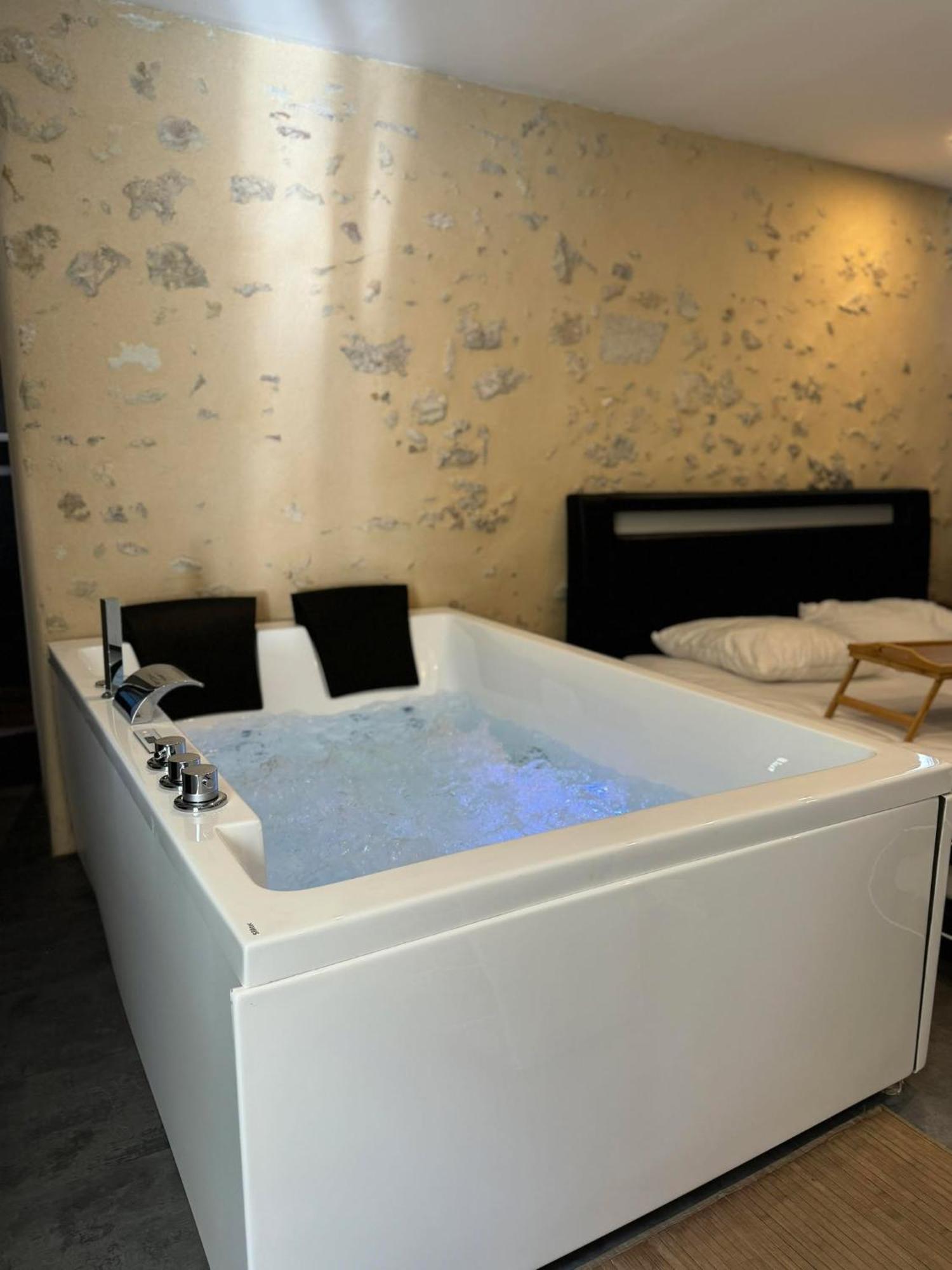 Love Queen Spa Detente Blois Zewnętrze zdjęcie
