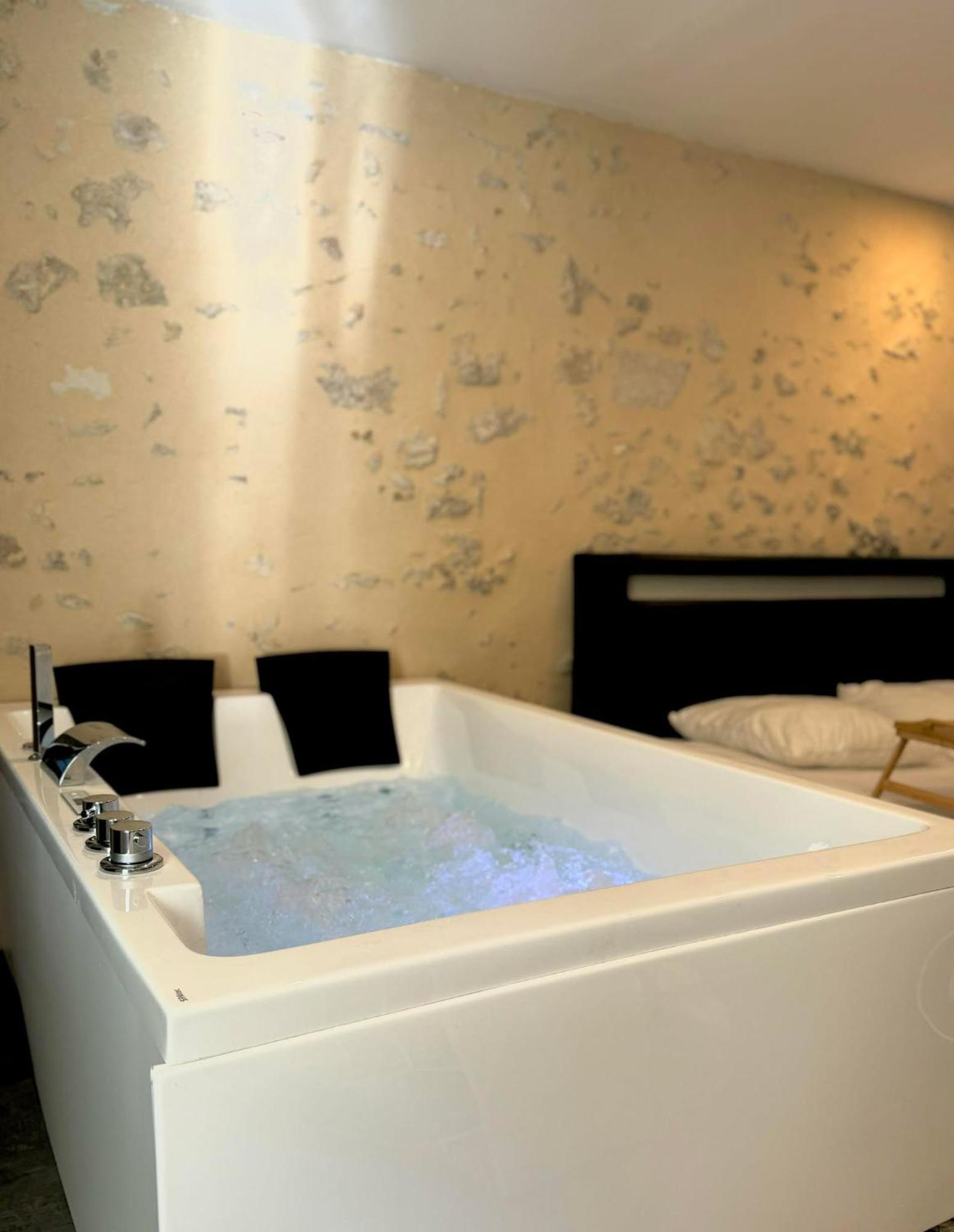Love Queen Spa Detente Blois Zewnętrze zdjęcie